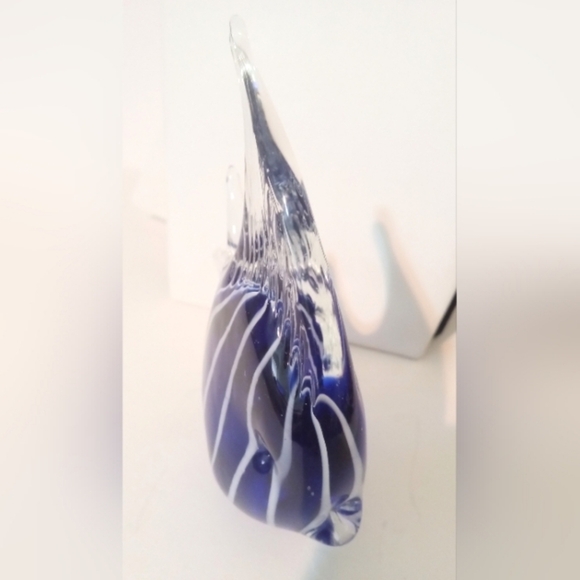 Art Glass Angel Fish Paper Weight Figurine Vintage Cobalt Blue w White Stripes - Picture 2 of 5
